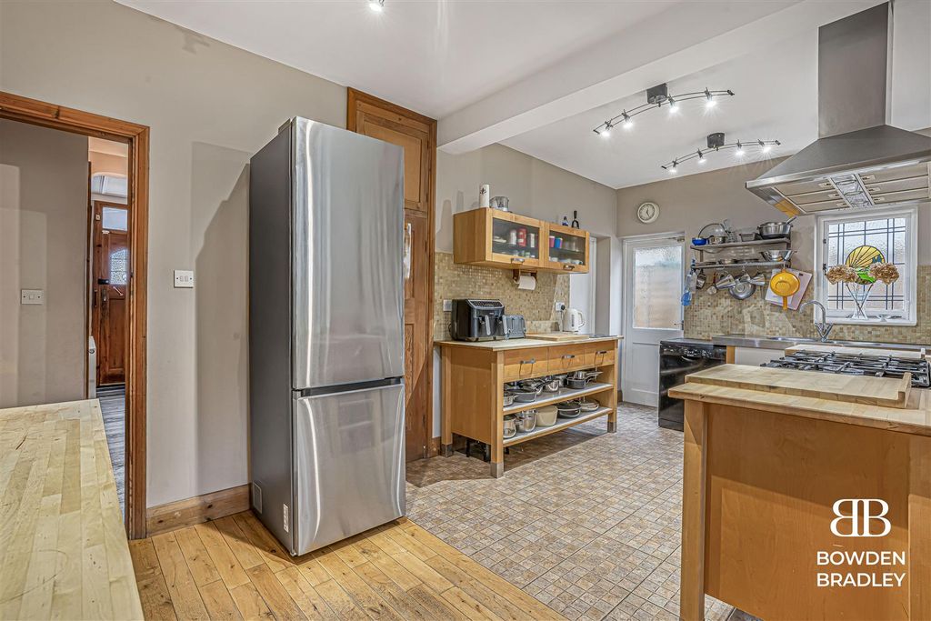 Property photo 3 of 21 Kitchen/Diner