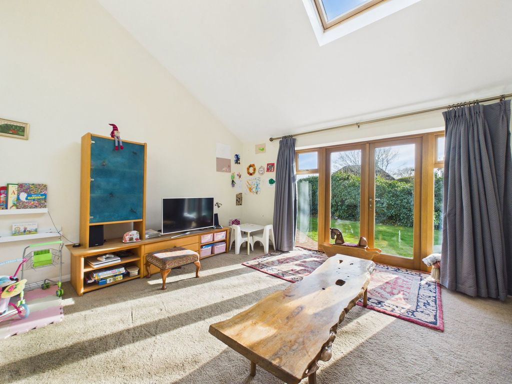 Property photo 2 of 27