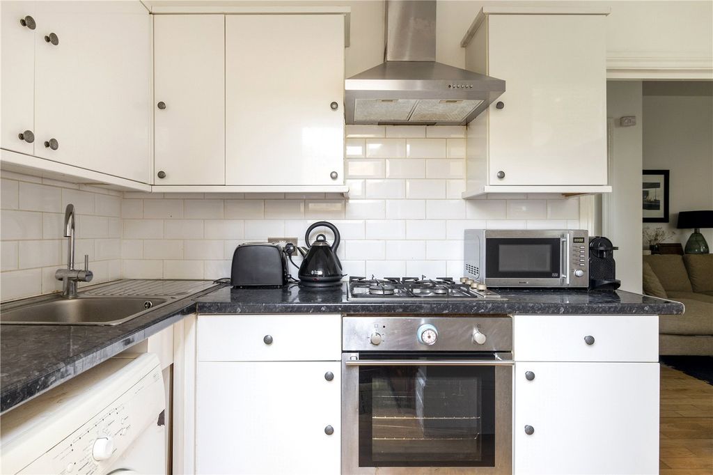 Property photo 3 of 17 Kitchen