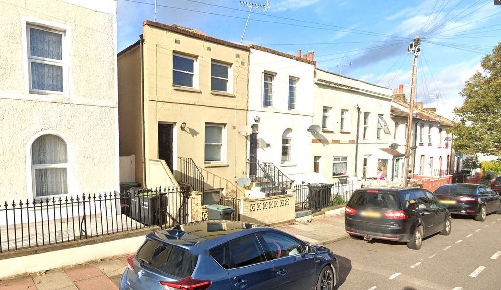 Property photo 1 of 9 Picture No. 05