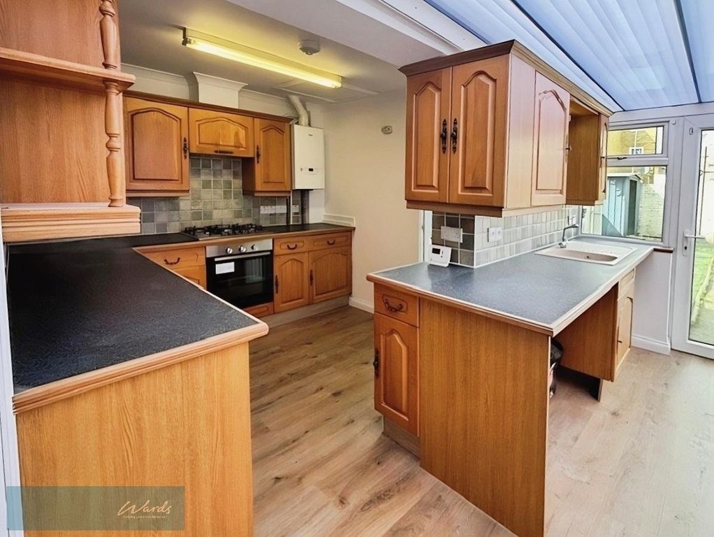 Property photo 2 of 10 Kitchen 1