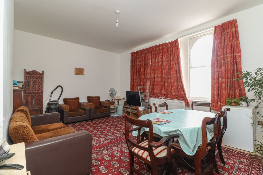 Property photo 2 of 8 Picture 2