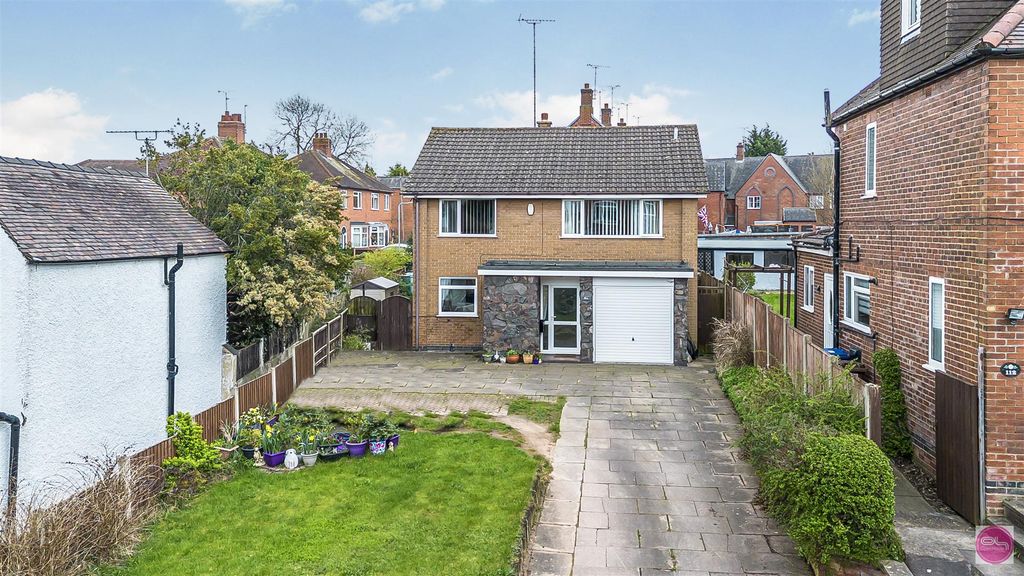 Property photo 1 of 38 Wheatley Lane, Winshill (1).Jpg