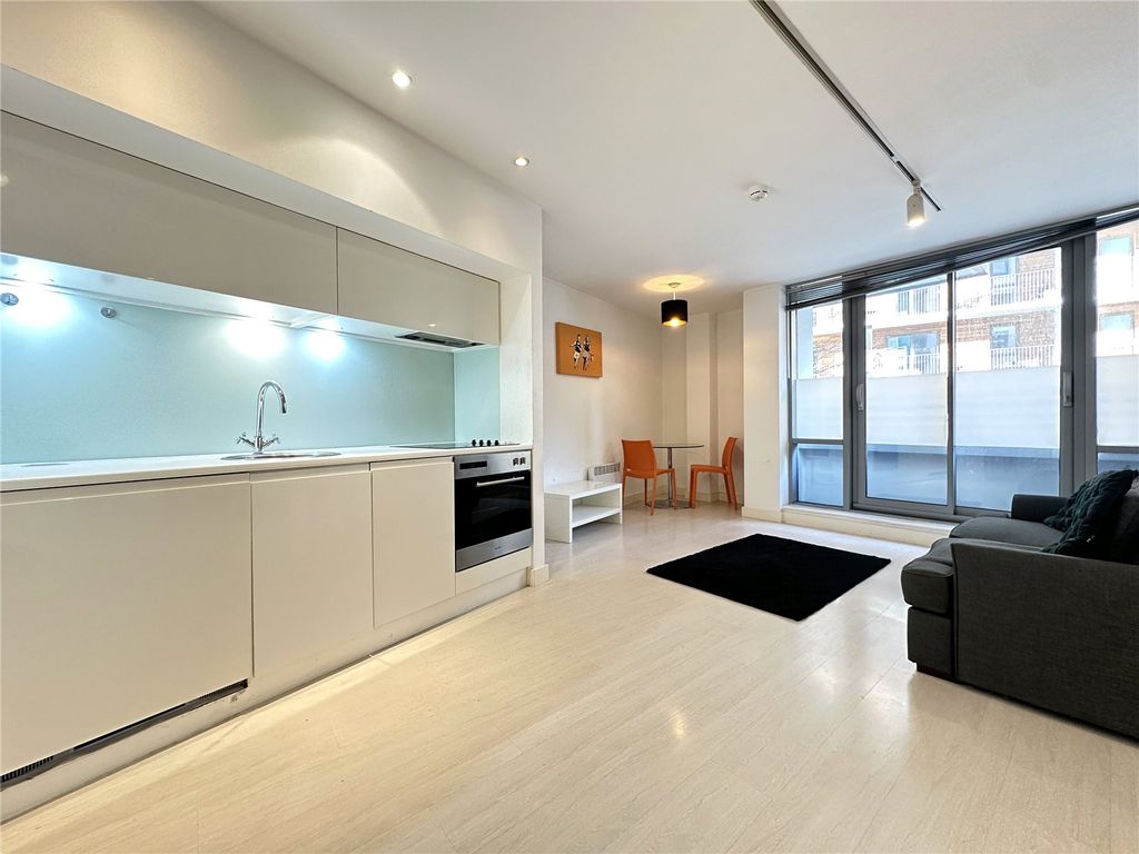 Property photo 2 of 9 Picture No. 13