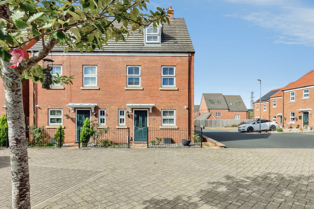 Property photo 1 of 28