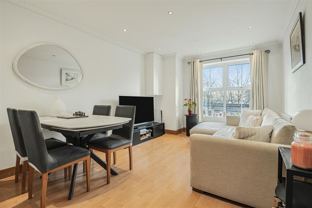 Property photo 2 of 23