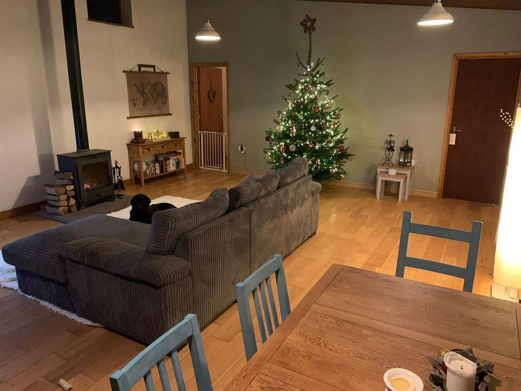 Property photo 3 of 13 B1Fe423c-Ba6A-40A5-9Ba5-A6cd39c5F070.Jpg