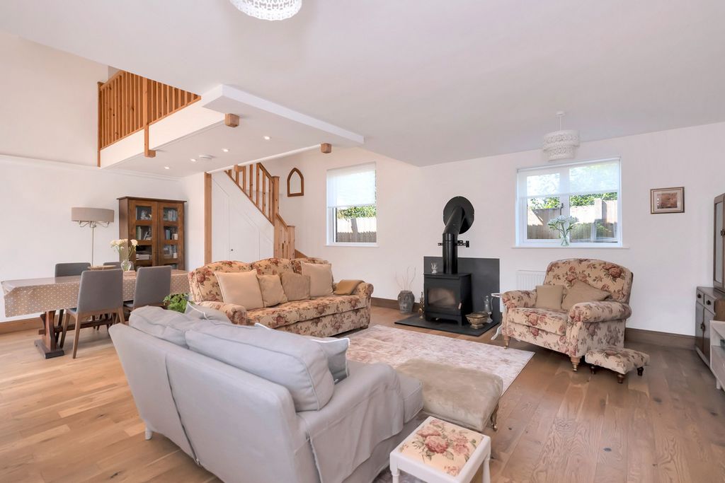 Property photo 2 of 35