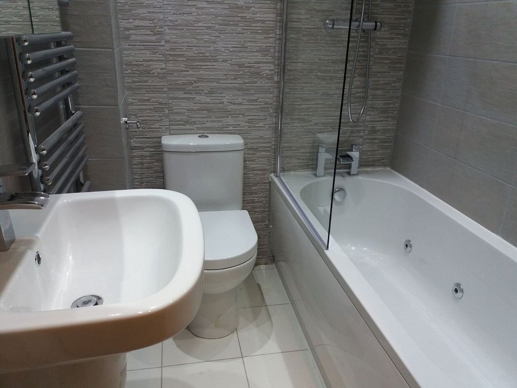 Property photo 2 of 9 Picture No. 12