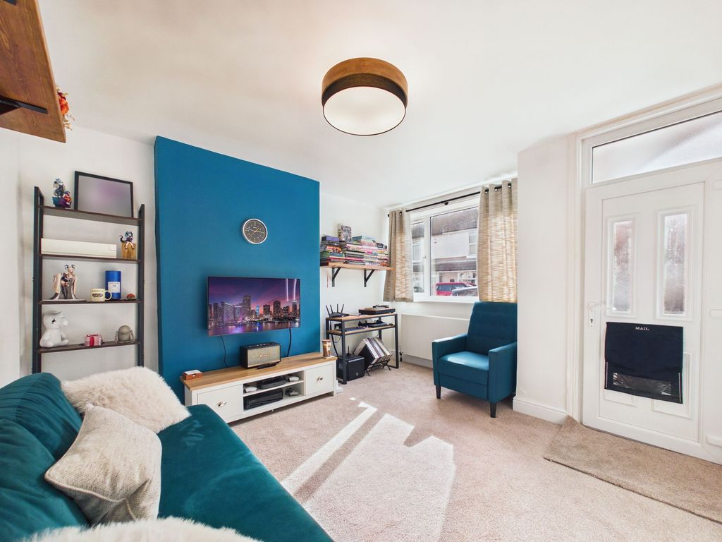 Property photo 2 of 15 Lounge