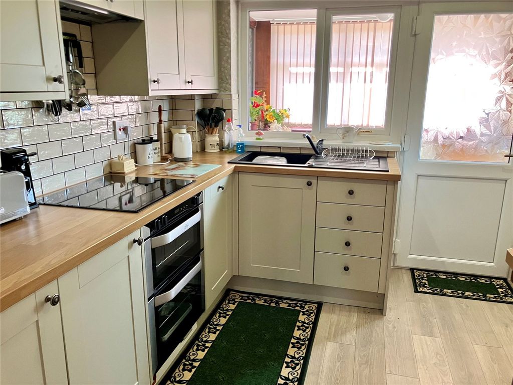 Property photo 2 of 19 Kitchen