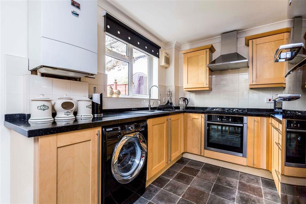 Property photo 2 of 11 Kitchen