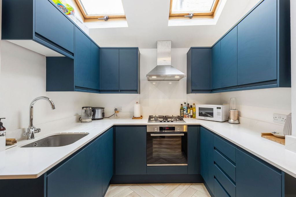 Property photo 2 of 14 4982202