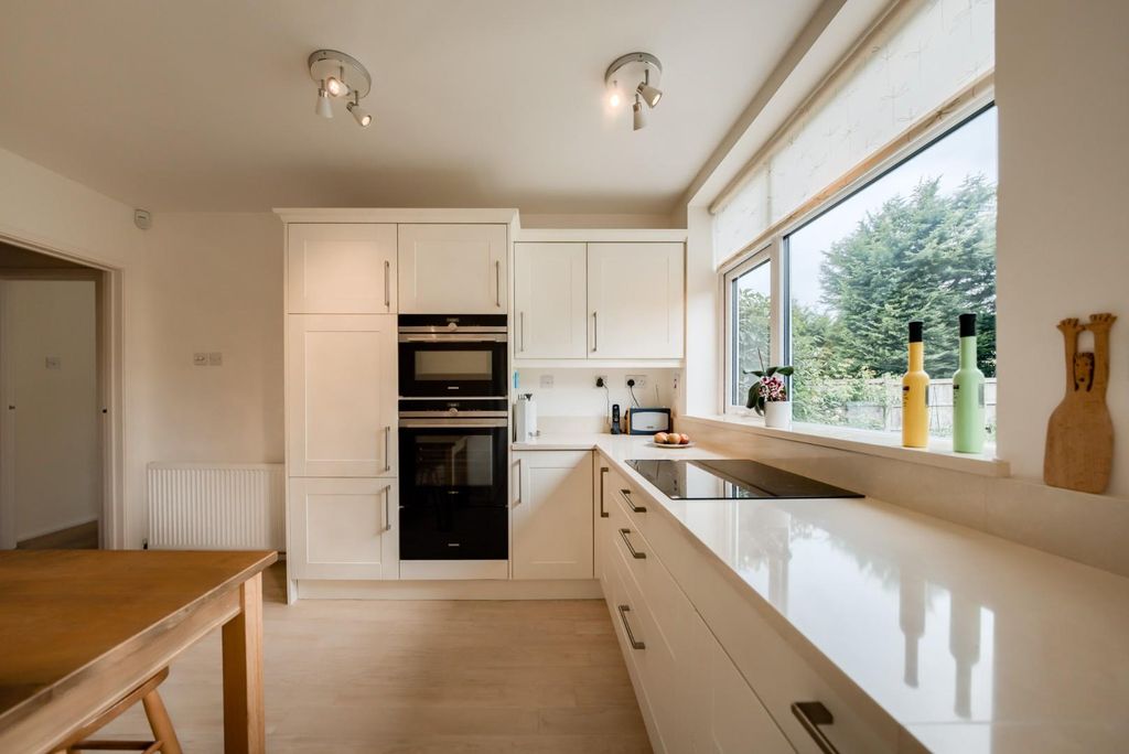 Property photo 2 of 27 Xt5A1268-Hdr(3).Jpg