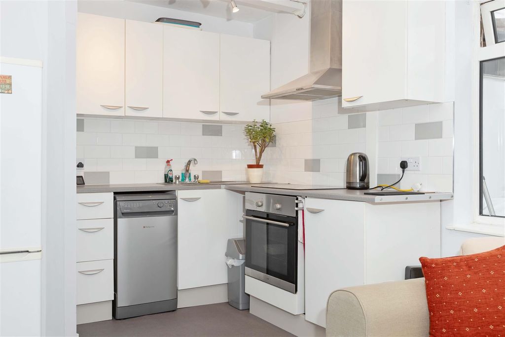 Property photo 2 of 10 Estern Place_3.Jpg