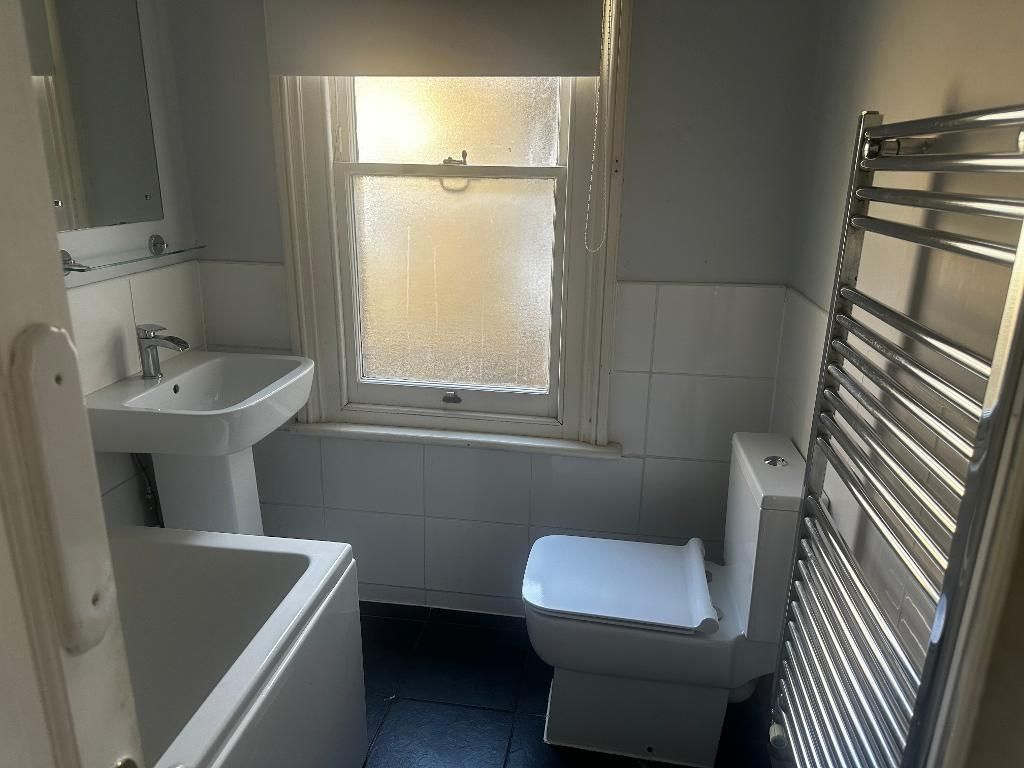 Property photo 3 of 10 Bathroom