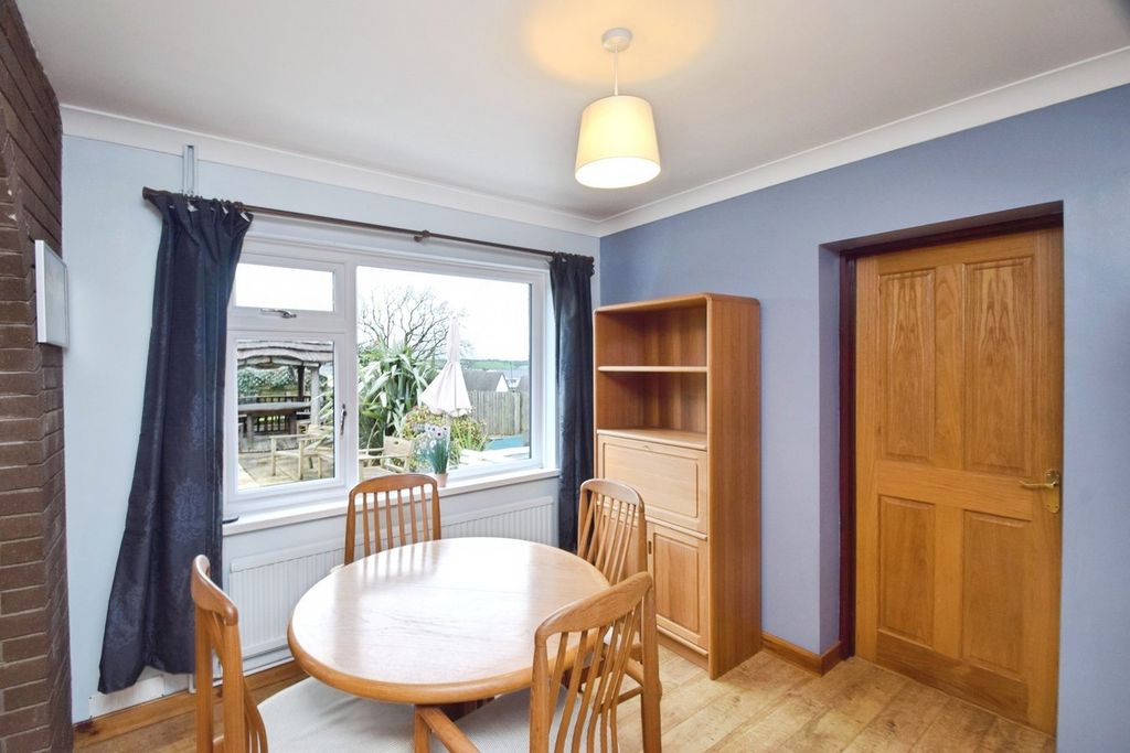 Property photo 3 of 27