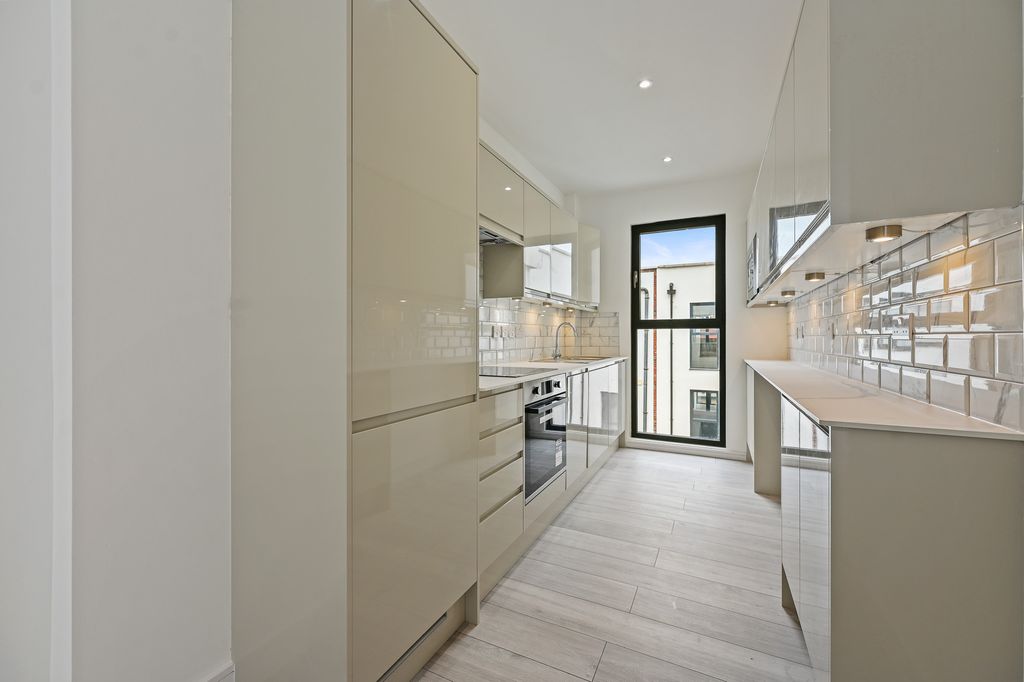 Property photo 2 of 7 Cs - Flat 5, 320 Station Road - 33 (1)