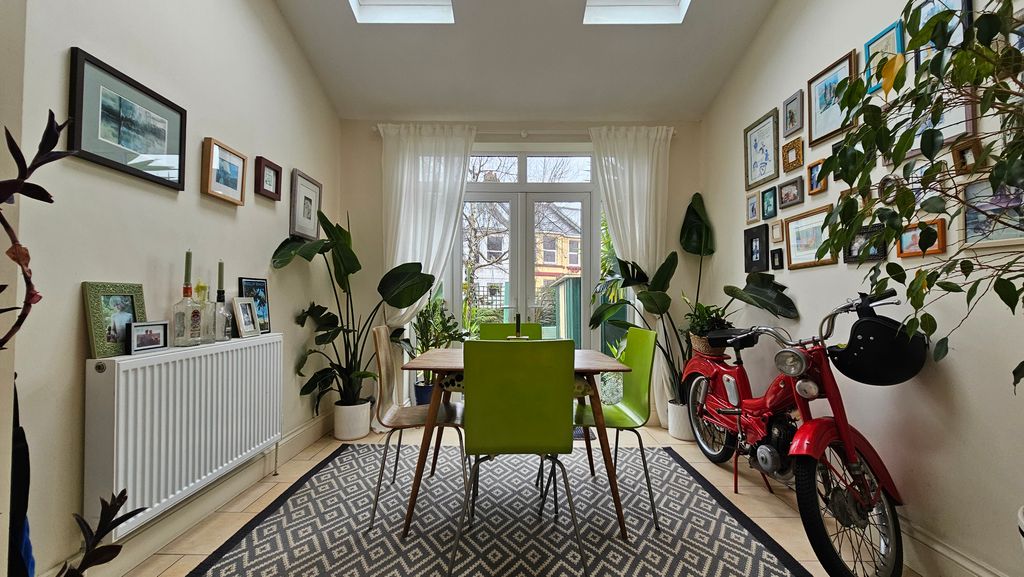 Property photo 3 of 15 Garden Room