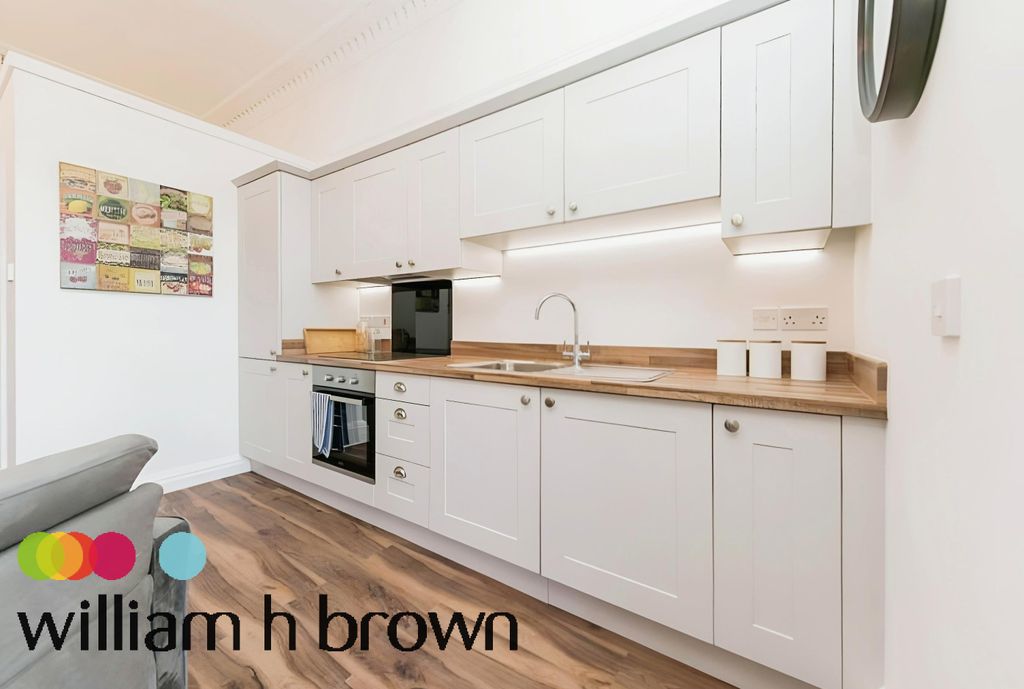Property photo 3 of 7 Kitchen