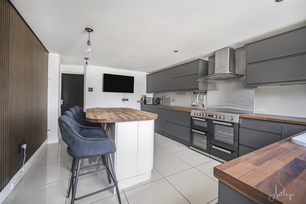 Property photo 3 of 24 Kitchen