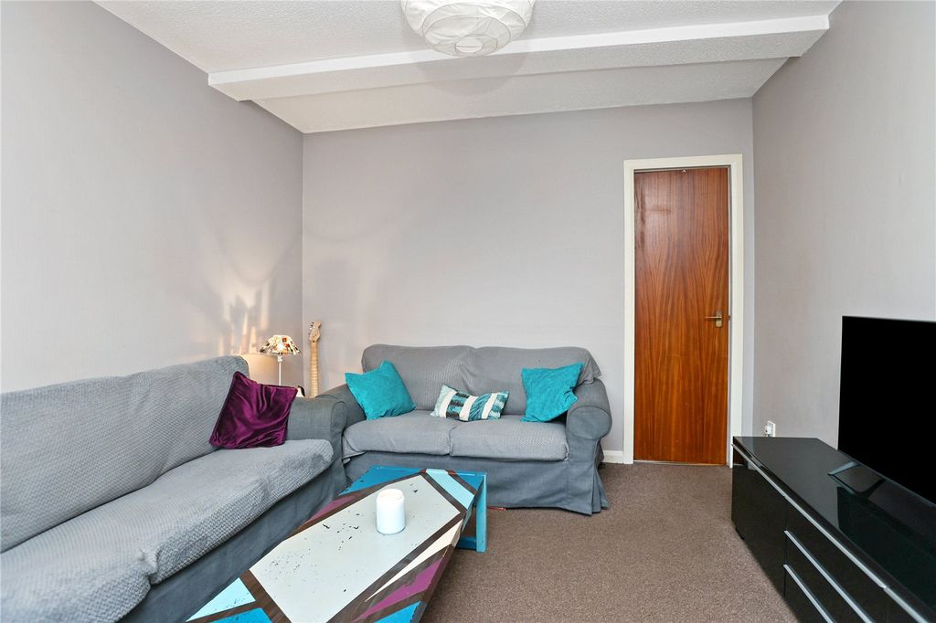 Property photo 3 of 12 Lounge Alt