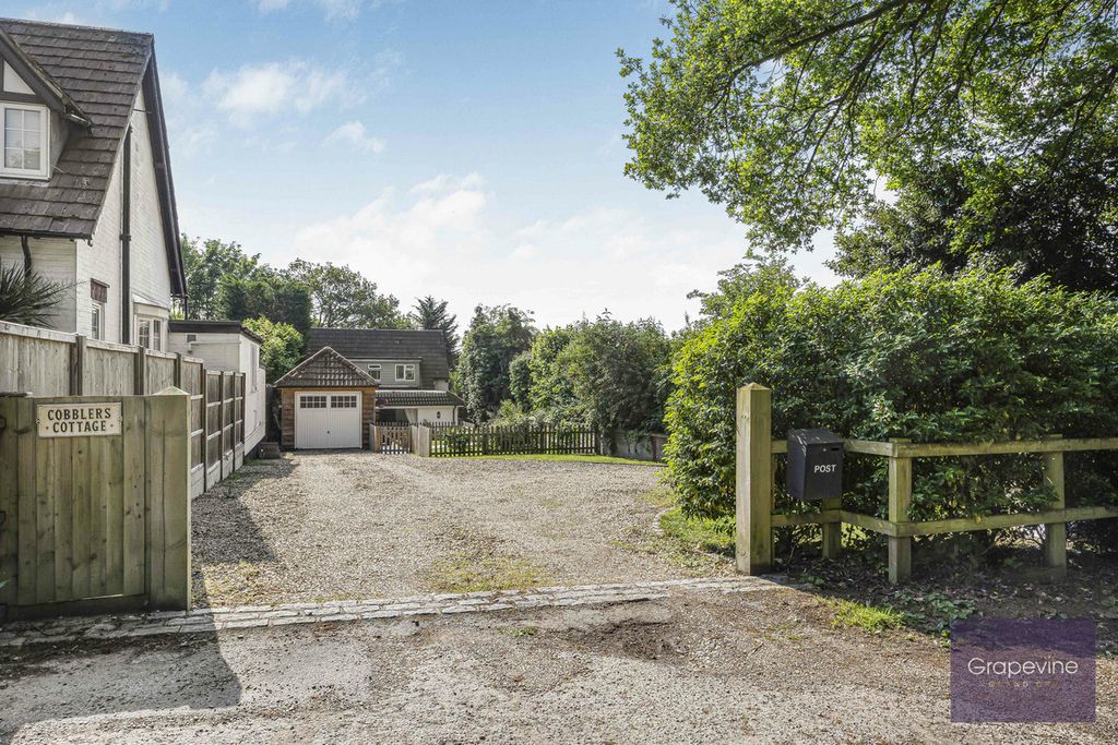 Property photo 1 of 32