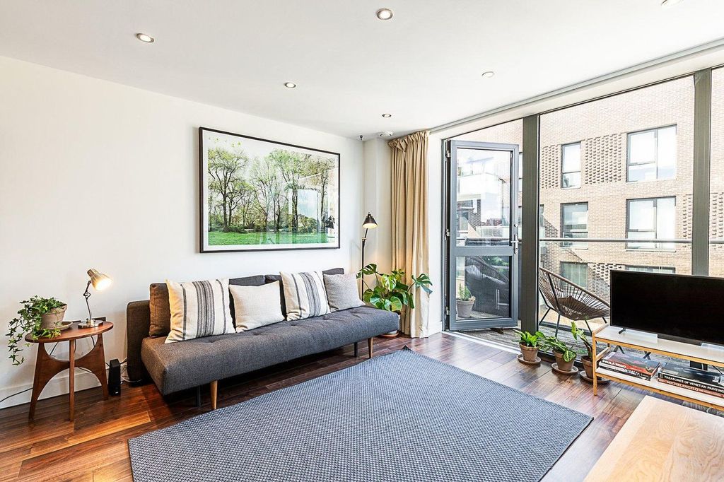 Property photo 1 of 26 Living Room