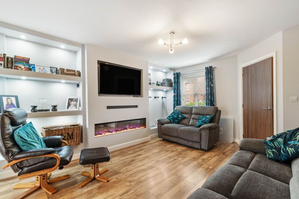 Property photo 2 of 17