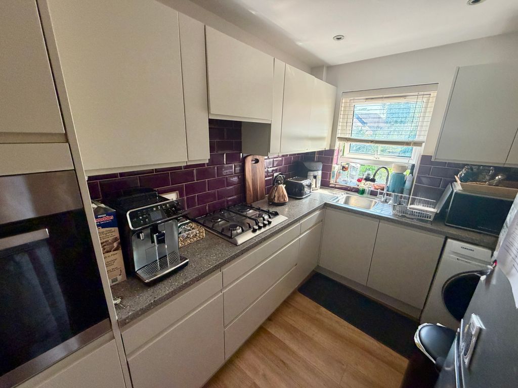 Property photo 1 of 10 Kitchen