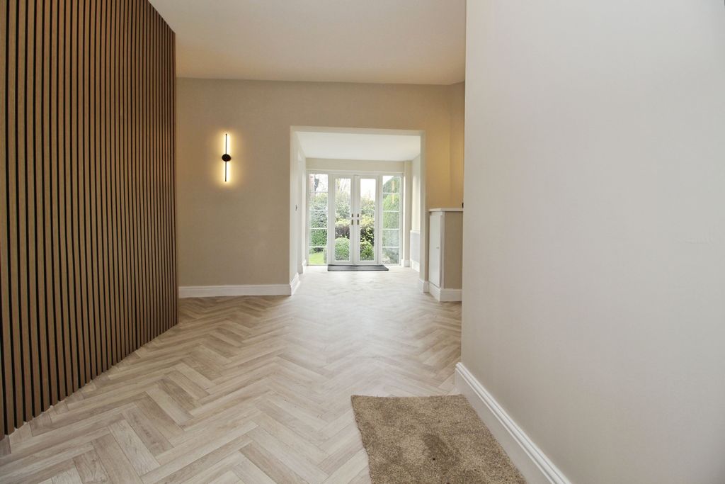 Property photo 2 of 14 Lounge