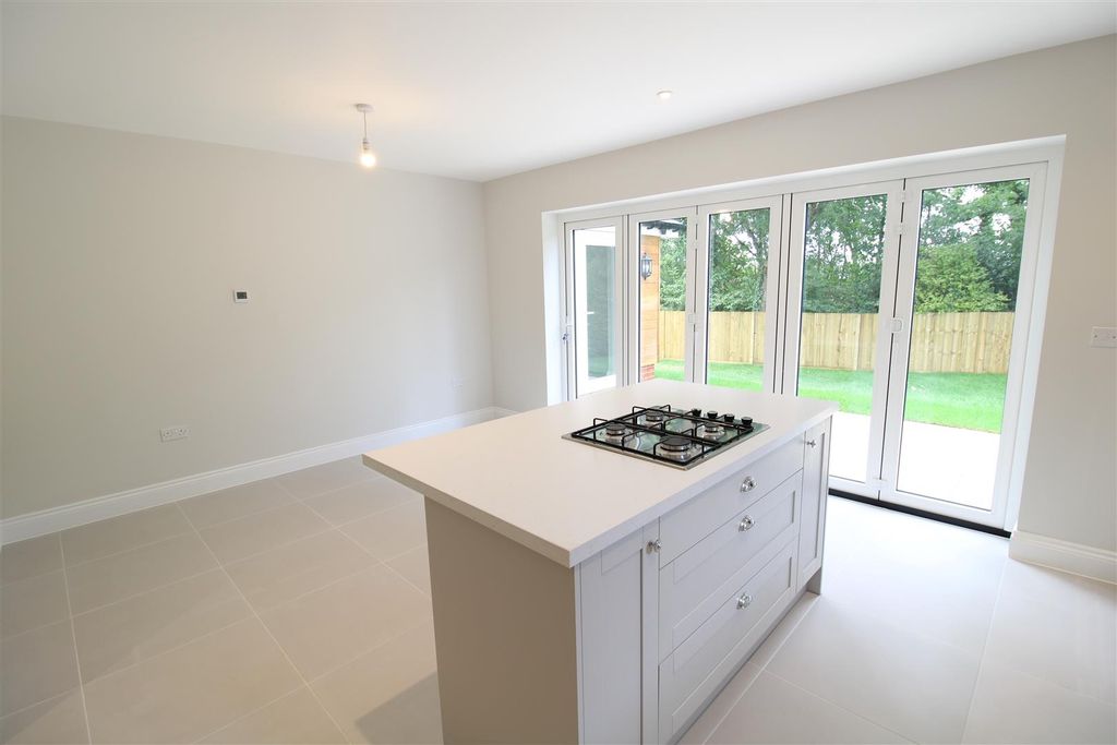 Property photo 2 of 21 Kitchen