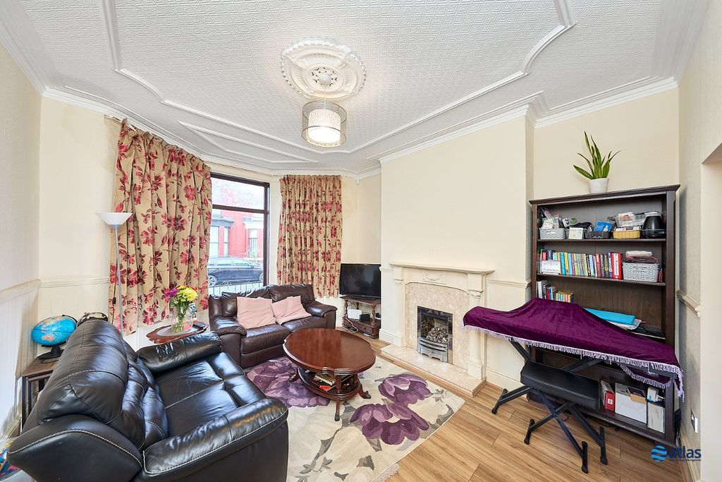 Property photo 2 of 16 Lounge