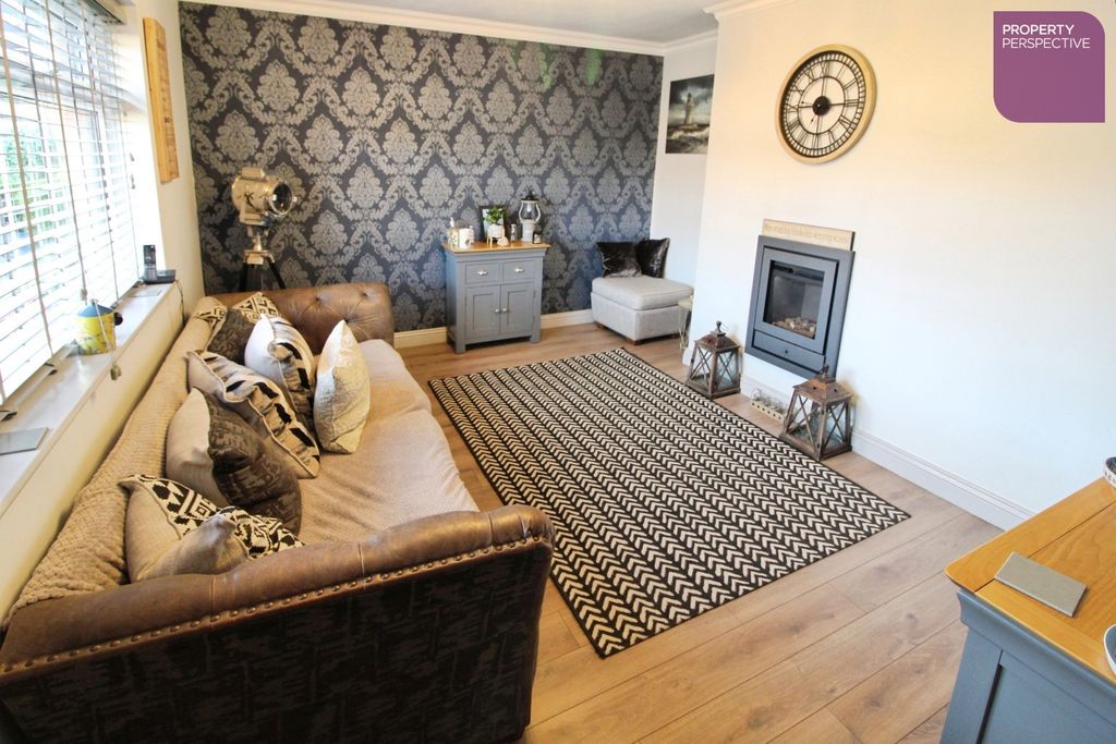 Property photo 2 of 11 Lounge