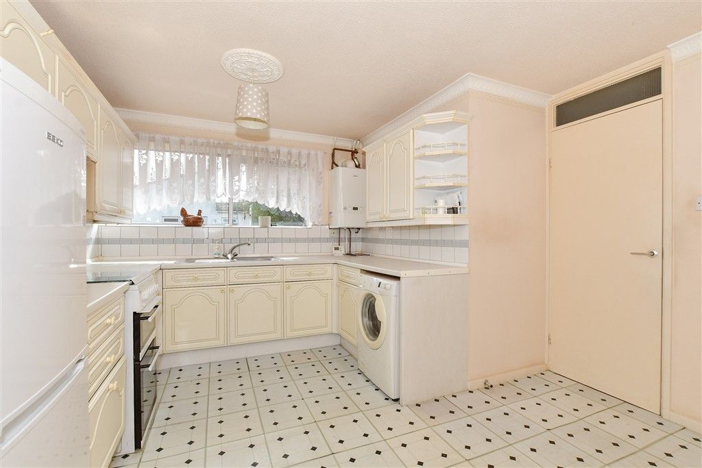 Property photo 2 of 9 Kitchen/ Dining Room