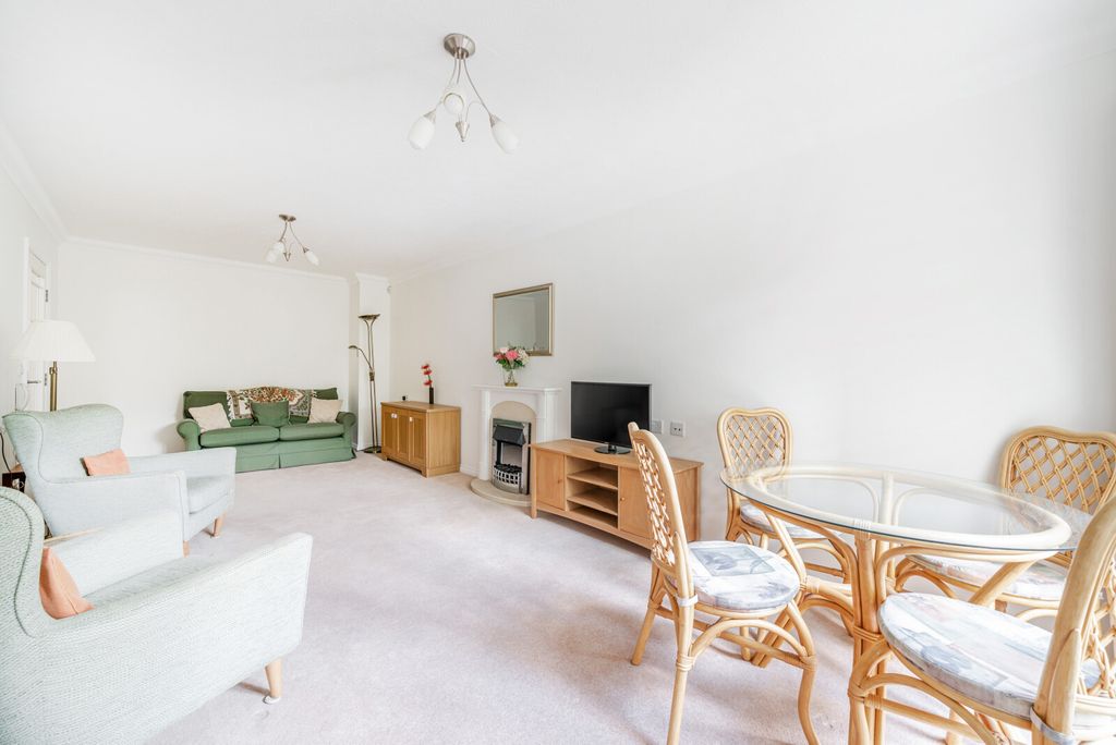 Property photo 3 of 11 1295768-6-682E079...