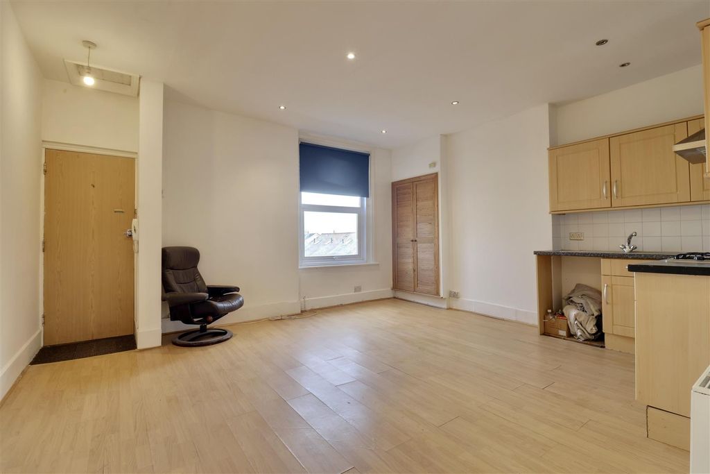 Property photo 2 of 10 3F306070-2B8C-4574-A6D1-9B24CE7Dca19_1_201_A.Jpeg