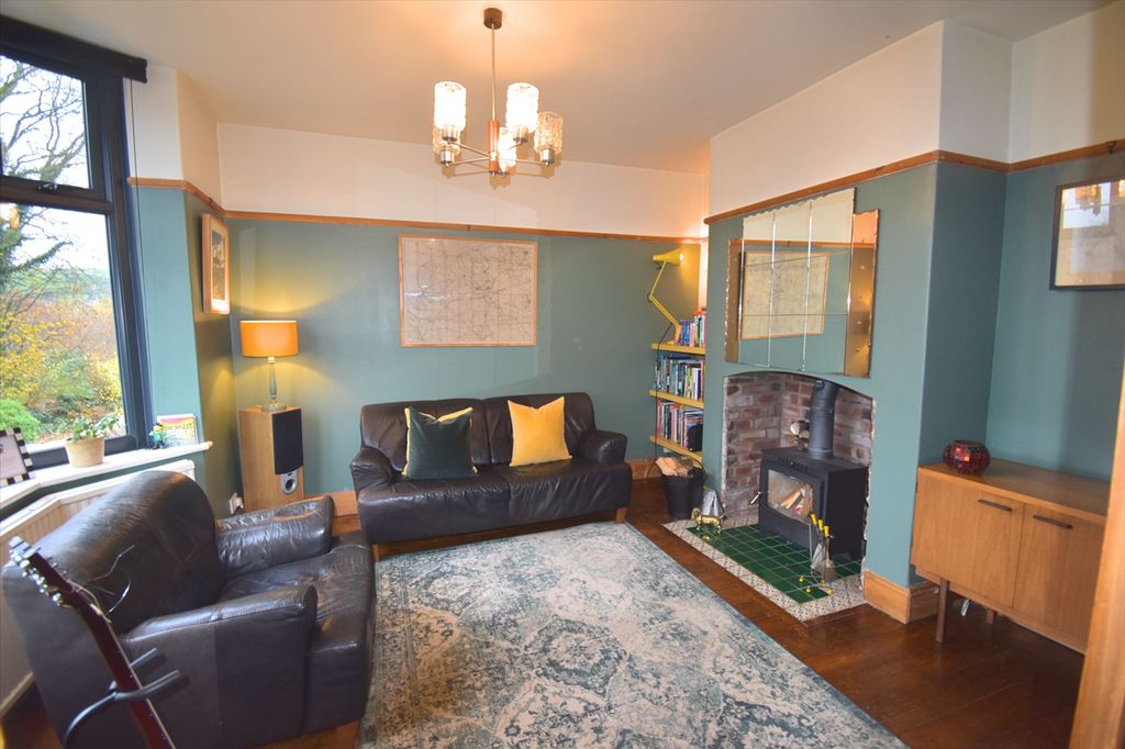 Property photo 2 of 21 Sitting Room