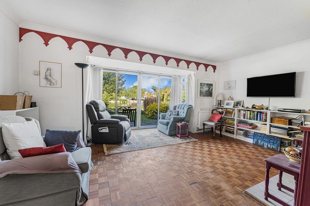 Property photo 3 of 19