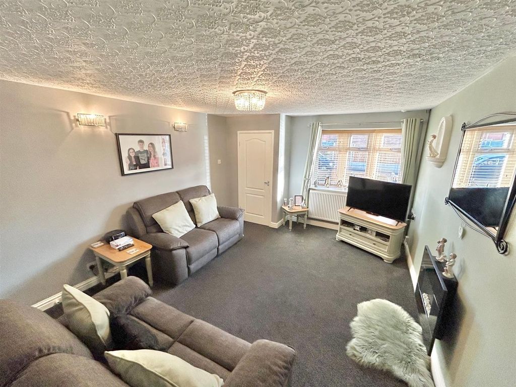 Property photo 2 of 11 Lounge 2.Jpg