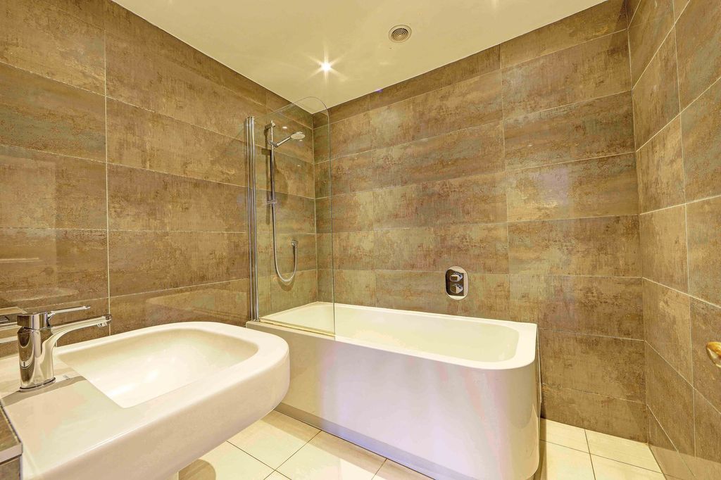 Additional image 22 of 5 bed detached house for saleWinter Hill Road, Maidenhead SL6