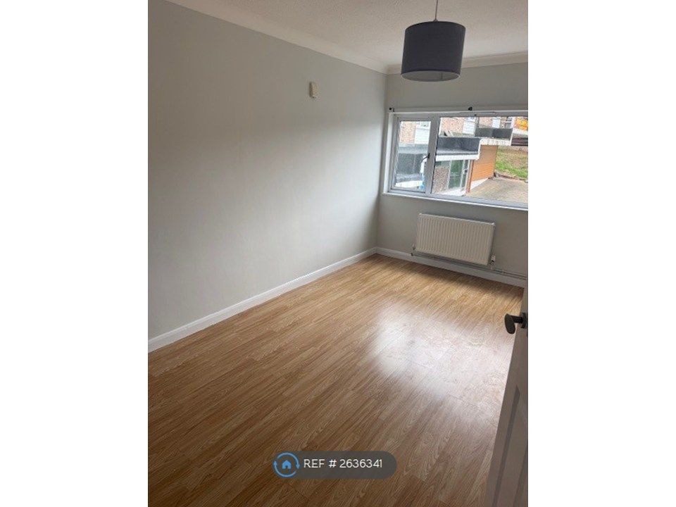 Property photo 3 of 11 Bedroom 1