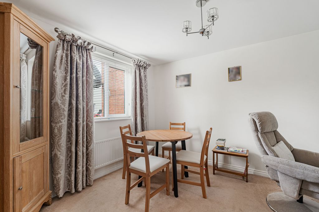 Property photo 3 of 14 Dining Area