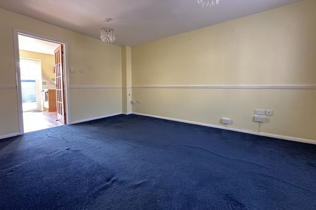 Property photo 3 of 12 Photo 8
