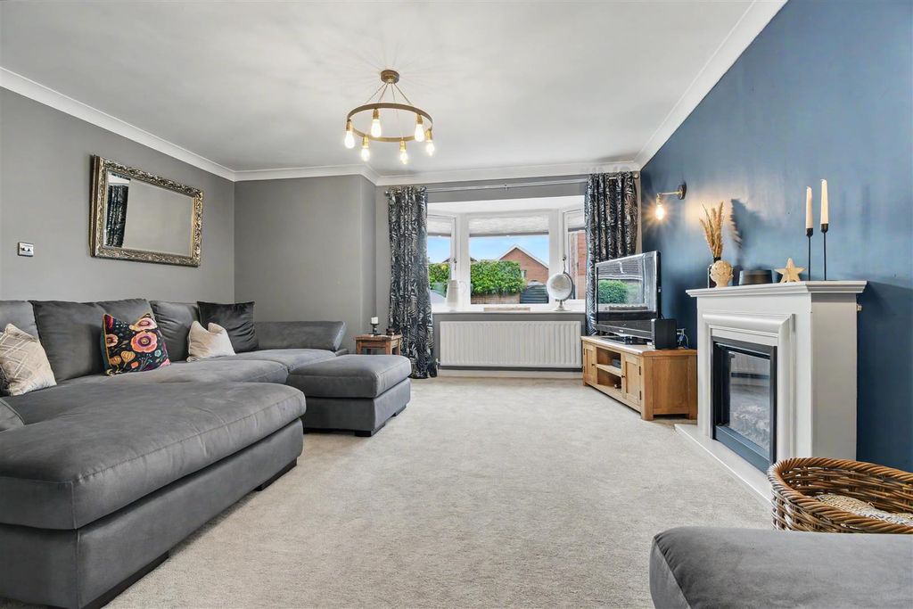 Property photo 2 of 30 Lounge