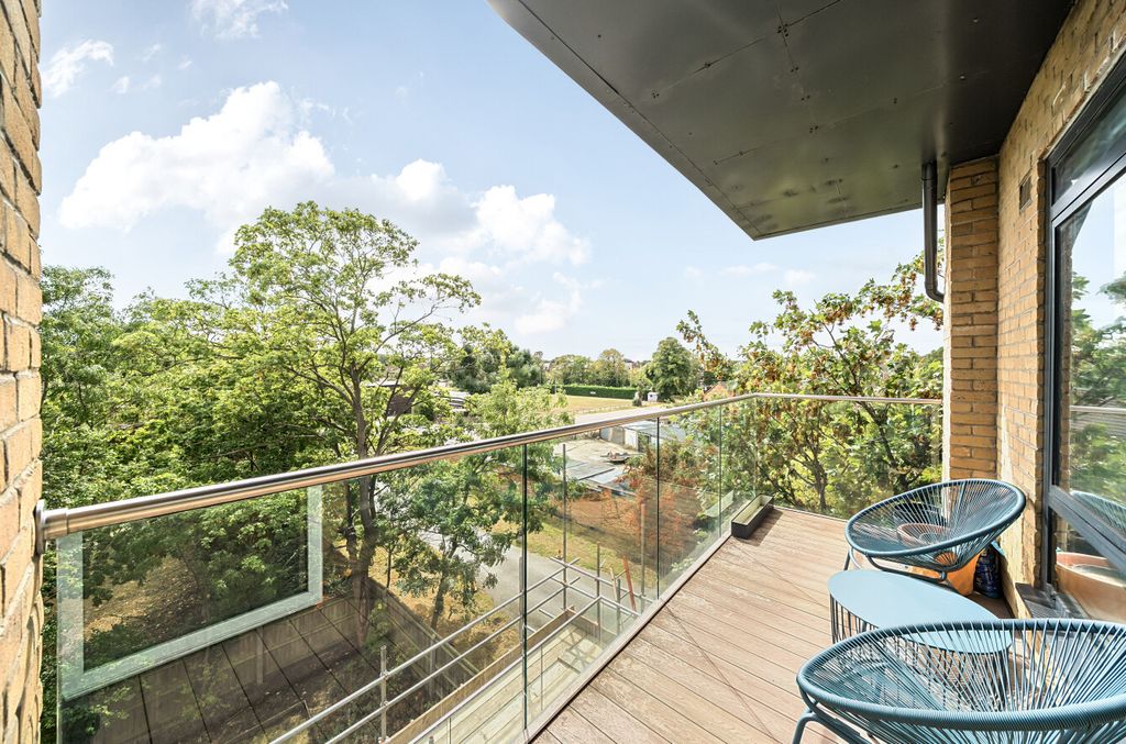 Property photo 3 of 18 1344315-1-68B1B00...