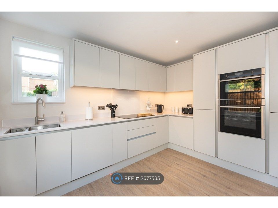 Property photo 2 of 12 Kitchen