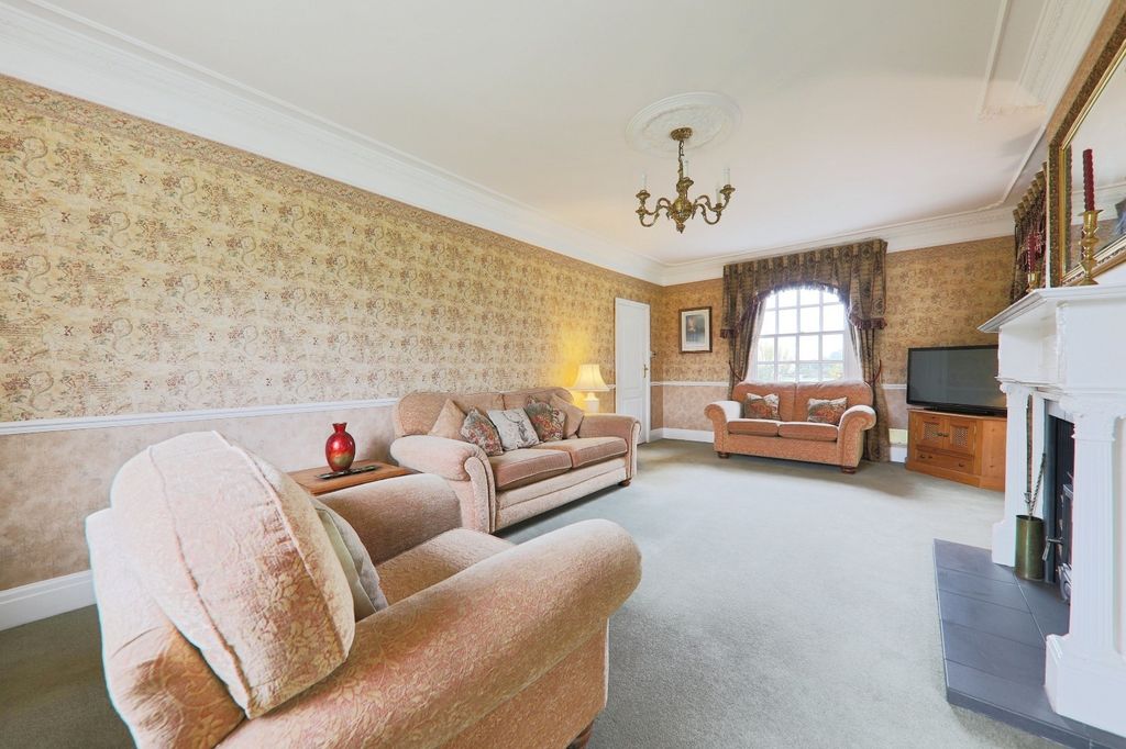 Property photo 2 of 37 4581417