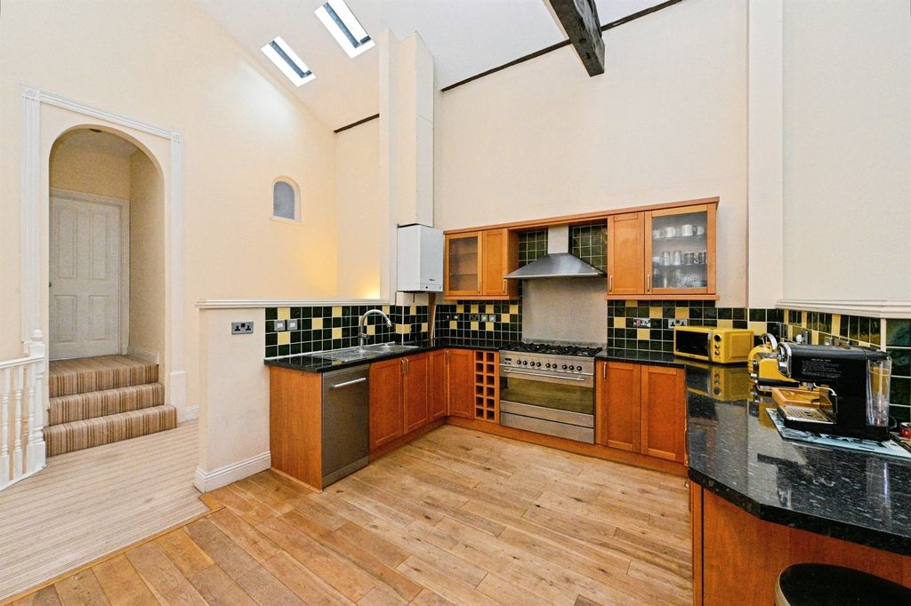 Property photo 2 of 20