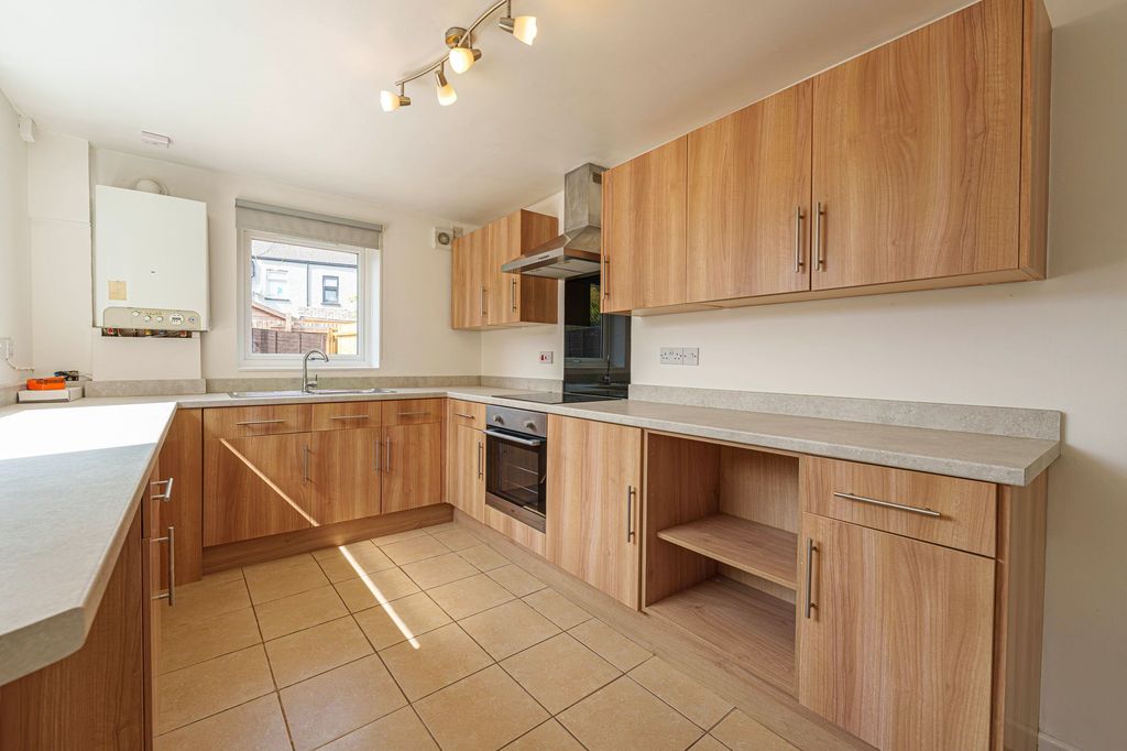 Property photo 2 of 32